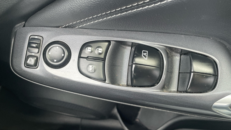 Nissan Juke 1.0 DiG-T 114 N-Connecta 5dr Petrol Hatchback